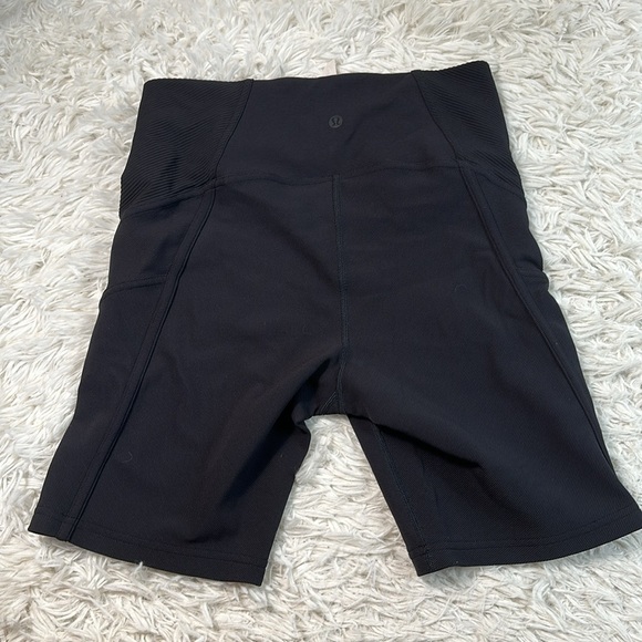 Lululemon Ribbed High-Rise Yoga Short 8" Black - Picture 4 of 6